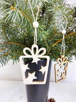 6 Holzanhänger Geschenk mit Sternen